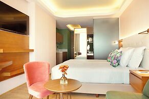 Zeus Essence Wyndham Athens Residence