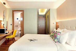Zeus Essence Wyndham Athens Residence