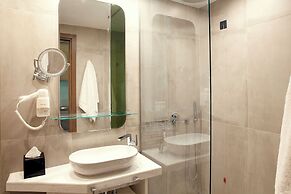 Zeus Essence Wyndham Athens Residence