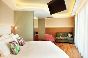 Zeus Essence Wyndham Athens Residence