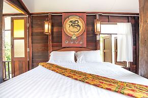 Boon Home Stay Arts and Crafts