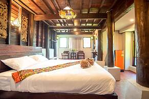 Boon Home Stay Arts and Crafts