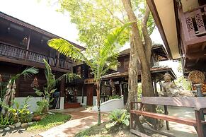 Boon Home Stay Arts and Crafts