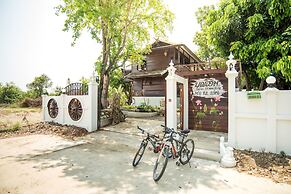 Boon Home Stay Arts and Crafts