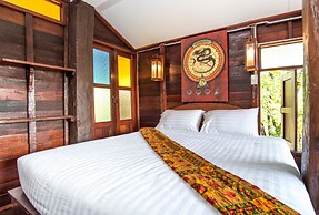 Boon Home Stay Arts and Crafts