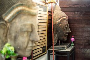 Boon Home Stay Arts and Crafts