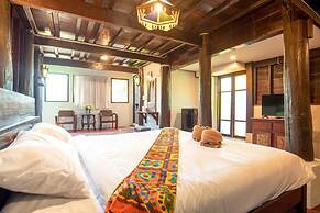 Boon Home Stay Arts and Crafts