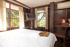 Boon Home Stay Arts and Crafts