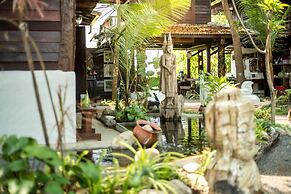 Boon Home Stay Arts and Crafts