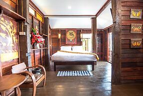 Boon Home Stay Arts and Crafts