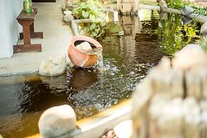 Boon Home Stay Arts and Crafts