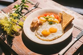 Boon Home Stay Arts and Crafts