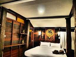 Boon Home Stay Arts and Crafts