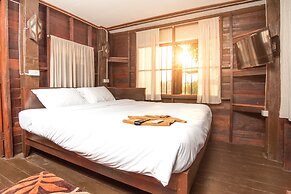 Boon Home Stay Arts and Crafts