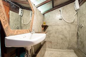 Boon Home Stay Arts and Crafts