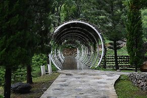 Swiss Valley Hip Resort