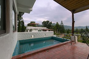 Swiss Valley Hip Resort