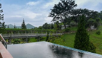 Swiss Valley Hip Resort
