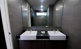 Tropical Villa Service Suite