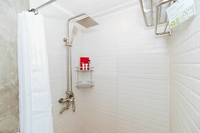 RedDoorz Plus @ Boni Avenue Mandaluyong