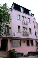 Agora Guesthouse & Hostel