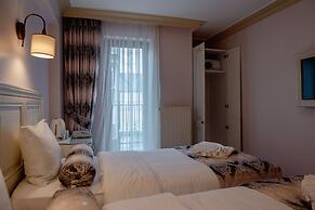 Agora Guesthouse & Hostel