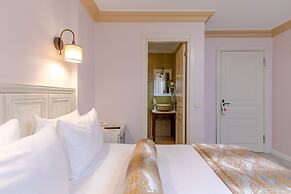 Agora Guesthouse & Hostel