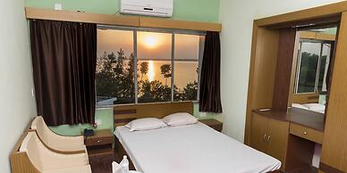 Rajhans Hotel and Resort