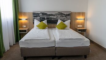 Highway Hotel