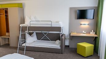 Highway Hotel