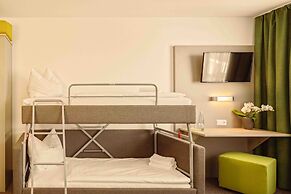 Highway Hotel