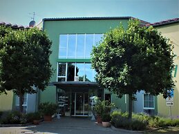 Highway Hotel