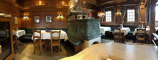 Highway Hotel