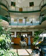 Highway Hotel