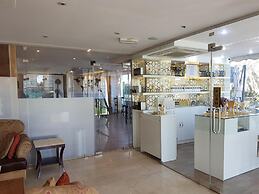 Magic suite Abu Halifa