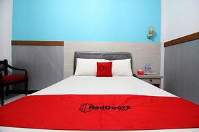RedDoorz Plus Syariah near Lempuyangan Station 3