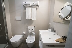 M&F Hotel
