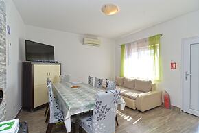 Apartment Vili 351