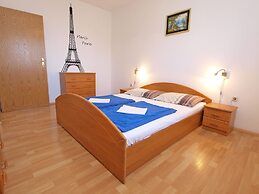 Apartments Silvia 143