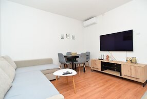Apartments Arsen 928