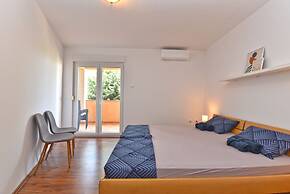 Apartments Arsen 928