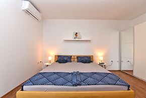 Apartments Arsen 928