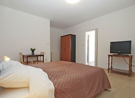 Apartments Grace 718