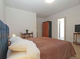 Apartments Grace 718