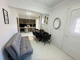 Nikos Apartments