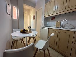 Nikos Apartments