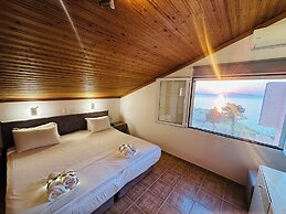 Nikos Apartments