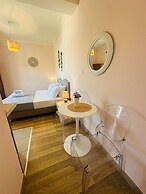 Nikos Apartments
