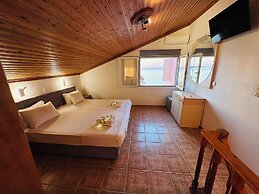 Nikos Apartments