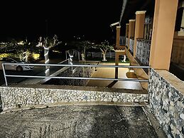 Nikos Apartments